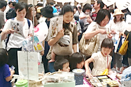 小売店での販売の様子